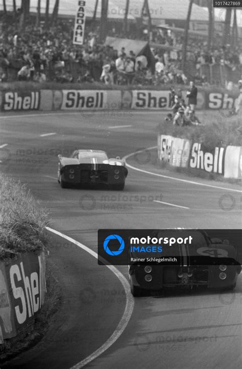 Mario Andretti Lucien Bianchi Holman Moody Racing Ford Gt40 Mk4