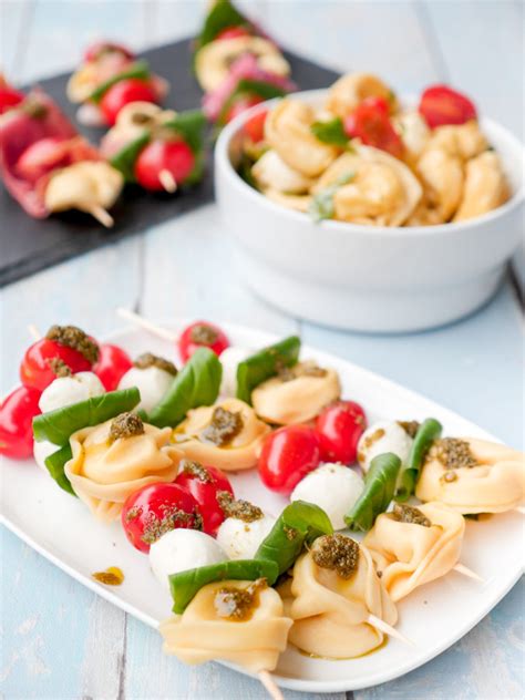 Nudelsalat Spie E Mit Tortellini Und Tomaten Ein Einfaches Partyrezept