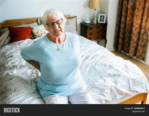 Ältere Oma Masturbiert Mit Ihrer Brille Old Porn