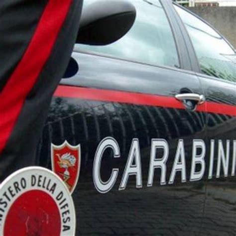 Carabinieri Scoprono Droga E Pistola In Spiaggia Gazzetta Del Sud