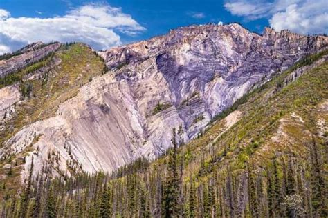 Menguak Misteri Pemenggalan Kepala Manusia Di Lembah Nahanni National