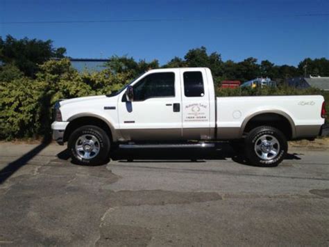 Sell Used 2006 Ford F 350 Super Duty Lariat Extended Cab Pickup 4 Door