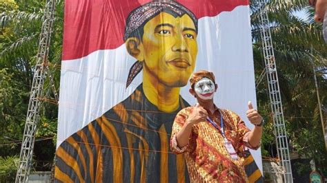 Lukisan Jokowi Raksasa Dibentangkan Masyarakat Kami Bersama Jokowi