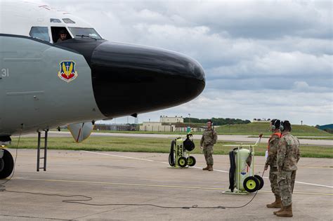 Team Mildenhall Completes First RC 135 Hot Pit Refueling Royal Air Force Mildenhall RAF
