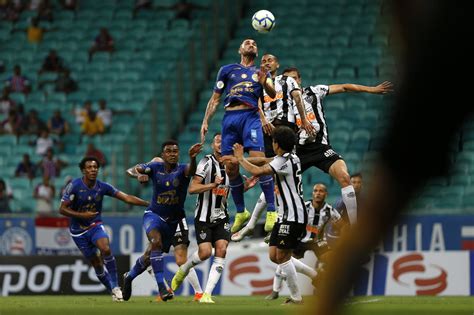 Galo Abre Placar Mas Leva Empate E Ainda Convive Z