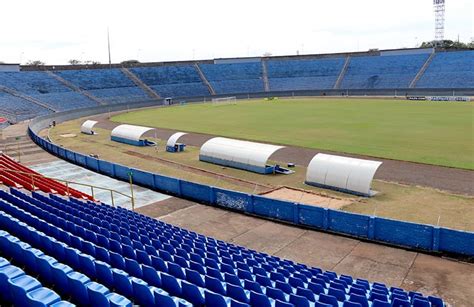 Fia O Do Est Dio Do Caf Furtada Em Dia De Jogo Do Londrina