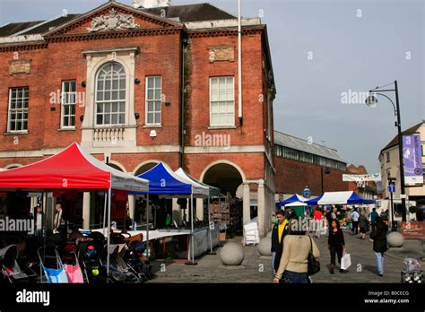 High wycombe town centre shopping hi-res stock photography and images ...