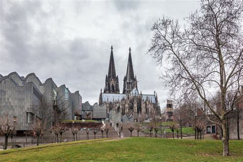 Catedral Da água De Colônia E Sala De Concertos Filarmônica Moderna