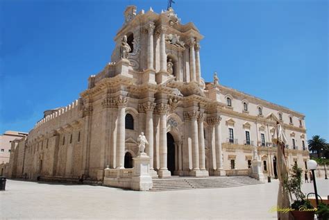 L isola di Ortigia in realtà è il centro storico di Siracusa La sua