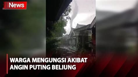 Puting Beliung Terjang Desa Di Indramayu Rumah Rusak Hingga Pohon