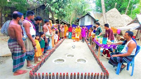 ফুটবল গড়িয়ে অন্য বলে লাগিয়ে পুরস্কার জেতার চ্যালেঞ্জ নিয়েছে গ্রামের