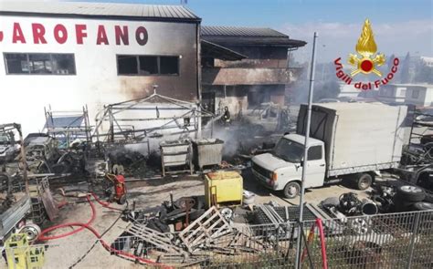 Incendio A San Gavino Fiamme In Un Officina Cagliari Vistanet