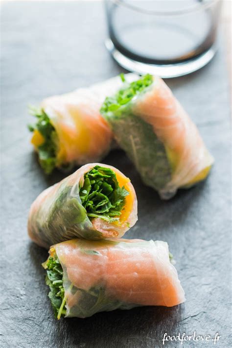 Rouleaux au Saumon Fumé à la Mangue Roquette Coriandre et Avocat