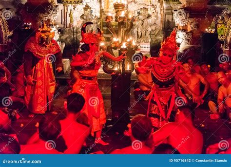 Kecak Feuer Und Trance Tanz Bei Pura Dalem Taman Kaja Ubud Bali