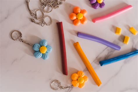 DIY Porte clés fleur en pâte polymère Idée cadeau maitresse et nounou