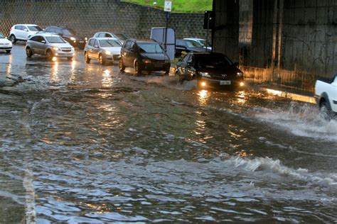 Allerta Maltempo Sull Italia Temporali E Mareggiate I Consigli Della