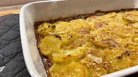 Pommes de terre gratinées au parmesan et aux fines herbes savoureuses