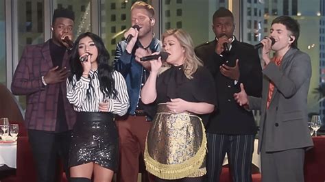 Kelly Clarkson Joins Pentatonix For Performance Of "Grown-Up Christmas ...