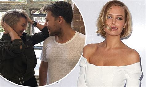 Lara Bingle Is Make Up Free As She Ruffles Her Iconic Blonde Bob Daily Mail Online