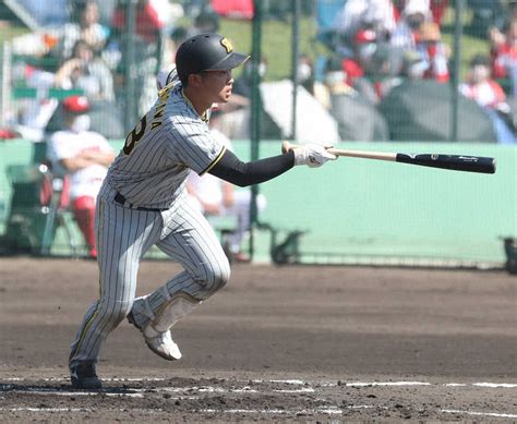 ＜ウエスタン 広・神＞2回1死一、二塁、中川は右中間に2点適時二塁打を放つ（撮影・奥 調） ― スポニチ Sponichi Annex 野球