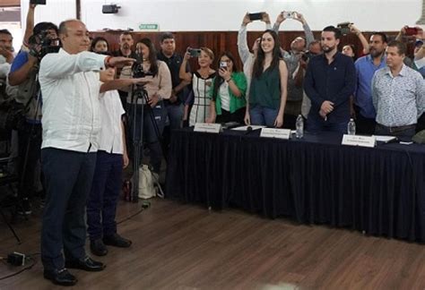 Francisco José Martínez Gil rinde protesta como alcalde interino