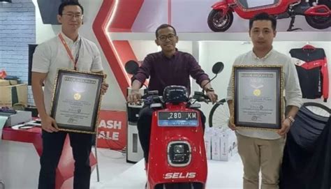 Selis Cetak Rekor Muri Motor Listrik Tempuh Jarak Km Dengan