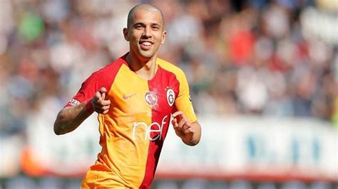 Son dakika Galatasaray da Feghouli yıllık ücretinde indirimi kabul etti