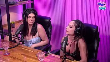 Ella gimió ante las dos chicas calientes XVIDEOS