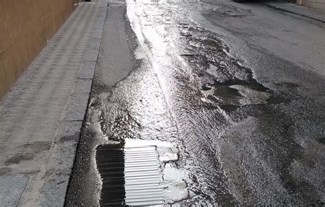 Reggio Calabria Copiosa Perdita Di Acqua In Via Sbarre Superiori