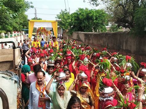 Women Took Out The Kalash Yatra