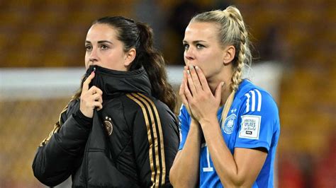 Drei B Cher Passend Zur Fu Ball Weltmeisterschaft Der Frauen