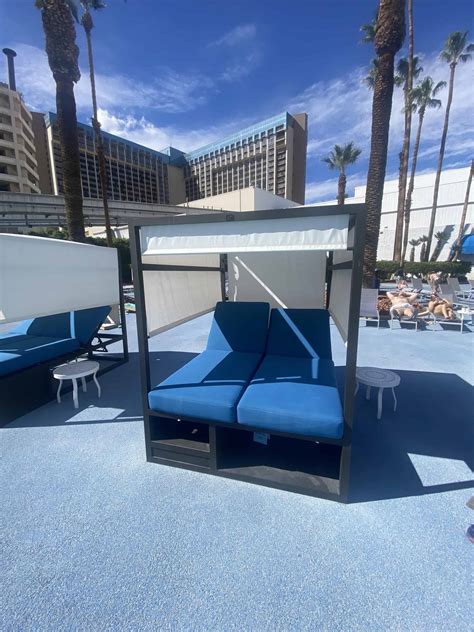 Horseshoe Las Vegas Pool: Formerly Bally's, Hours & Amenities - Midlife ...