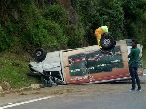 G1 Capotamento Deixa Duas Pessoas Feridas Na Dutra Em Barra Mansa