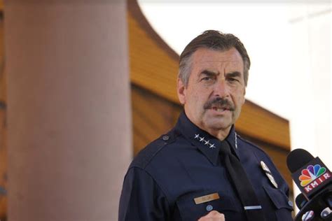 Lapd Chief Charlie Beck Retires Early Following Year Of Scandal Los