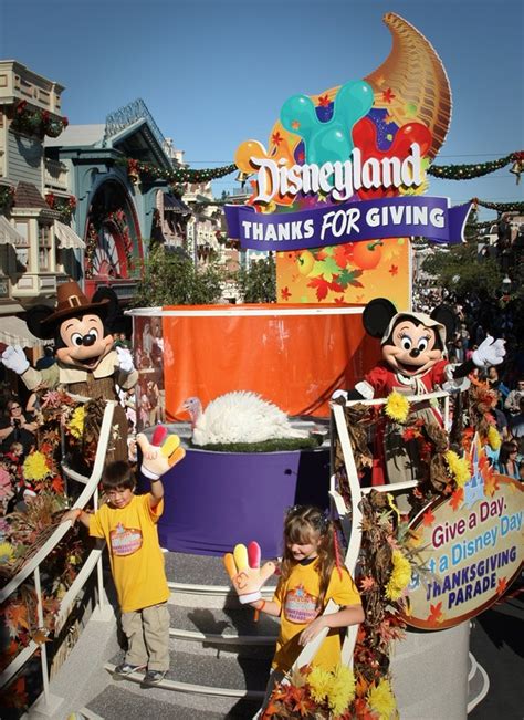 Thanksgiving Day Parade at Disneyland Park | Disney Parks Blog