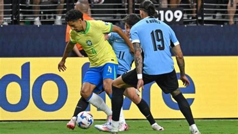 Brasil perde para o Uruguai nos pênaltis e está fora da Copa América