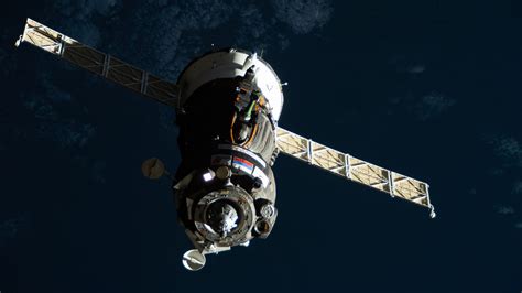 Russias Soyuz Set To Return To Earth In Auto Pilot Un Crewed Mode