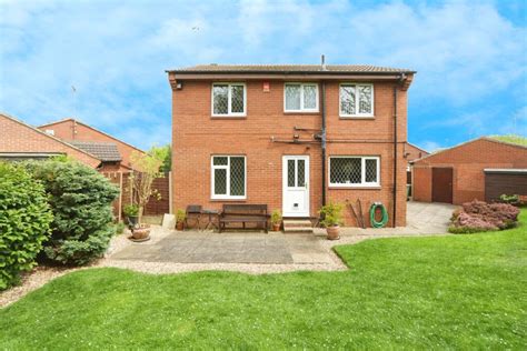 4 Bedroom Detached House For Sale In Bransby Close Farsley Pudsey Ls28