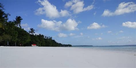 9 Fakta Pantai Ngurbloat Pantai Pasir Terhalus Di Asia