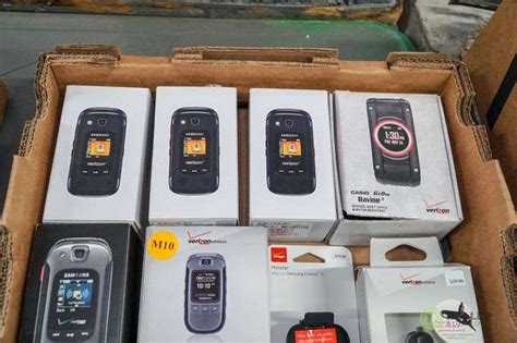 (11) Verizon Flip Phones With Accessories - Roller Auctions