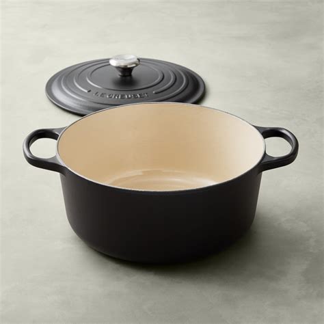 Le Creuset Signature Enameled Cast Iron Round Dutch Oven