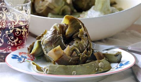 CARCIOFI ALLA ROMANA PROFUMATI DI MENTUCCIA E VINO