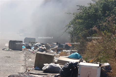 Lamezia Secondo Incendio Di Rifiuti In Un Giorno Al Campo Rom Di