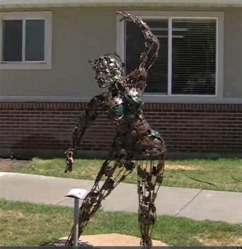 Naked Leaf Dancer Statue In Coalville Utah Gets Dressed Up By Concerned Residents Huffpost