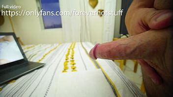 Hd K Guy Se Branle Au Porno Et Jouit Sur Le Lit Xvideos