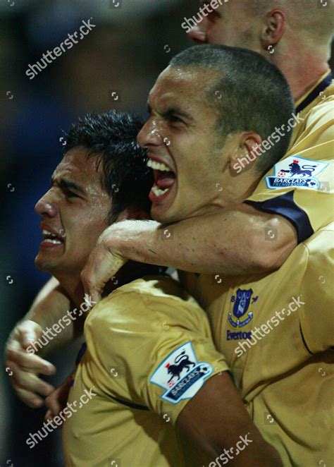 Tim Cahill Everton Celebrates Scoring Equaliser Editorial Stock Photo ...