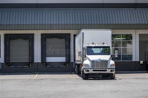 Popular Day Cab White Big Rig Semi Truck With Dry Van Semi Trailer