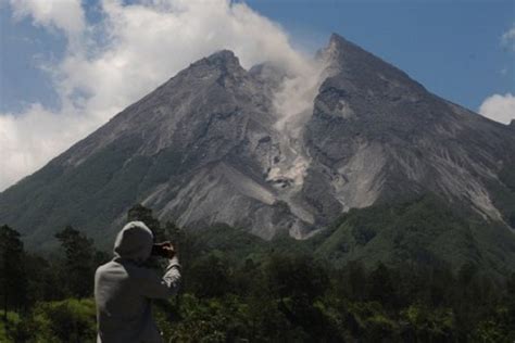 Gunung Merapi Erupsi Lagi, Sejarah Letusan 3000 Tahun - Nasional ...