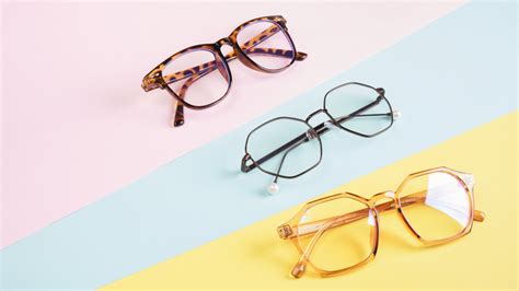 How To Pick The Right Glasses Frames For A Round-Shape Face