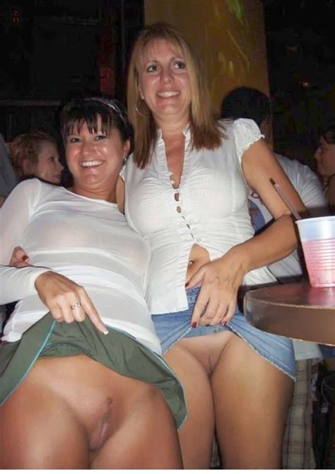 תמונות סקס של בחורות שמראות מה יש להן מתחת לחצאית SEX co il